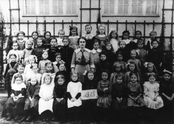 M&auml;dchenklasse 1913